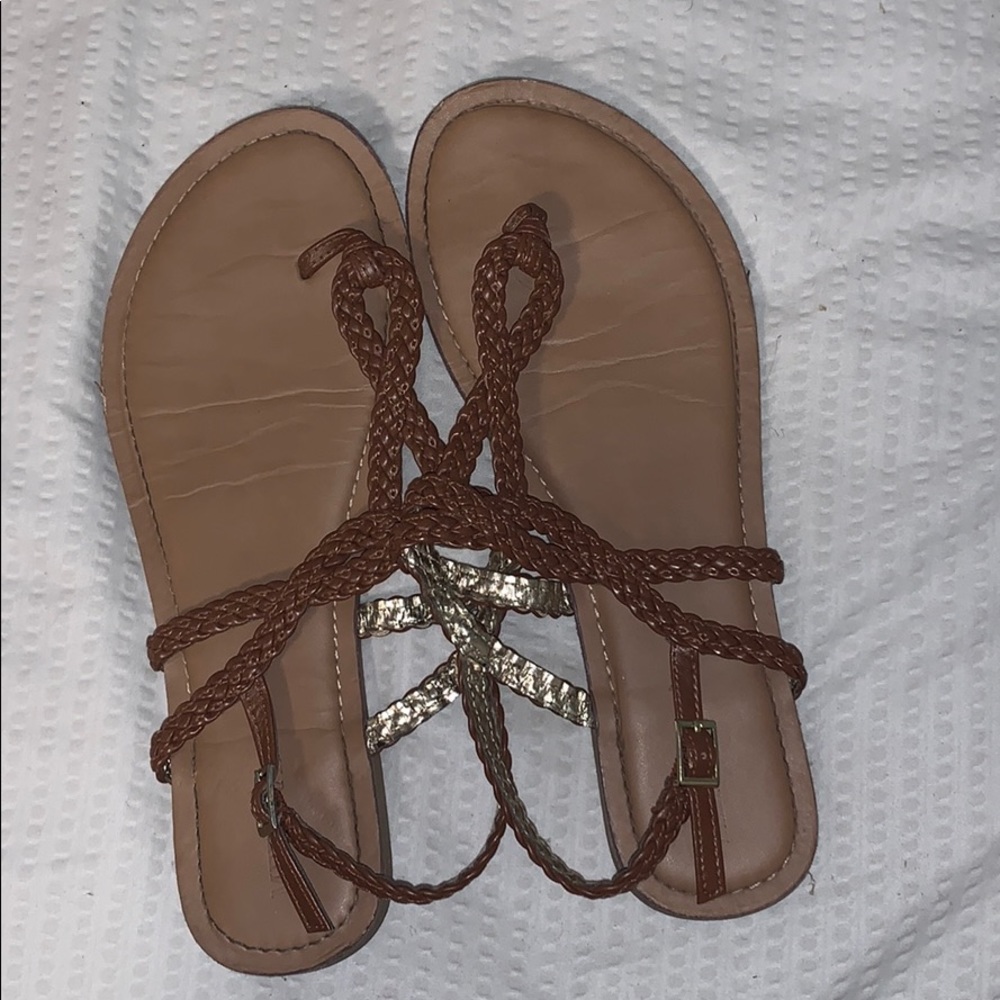 Cute, brown sandals!
